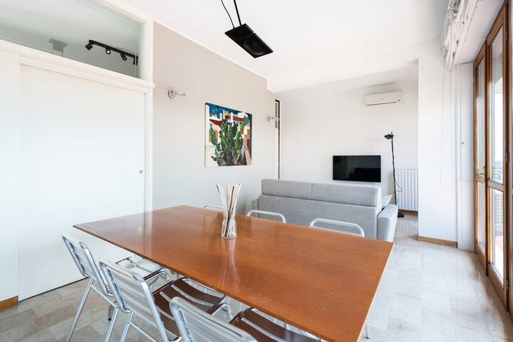 Amazing city center skyline apartment gallery image 5