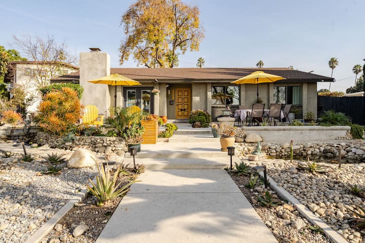 Retro Music Inspired Home – Sunset View & Piano