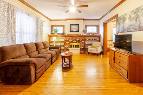 Spacious 4BR + Loft (Open) | Sleeps 10–16