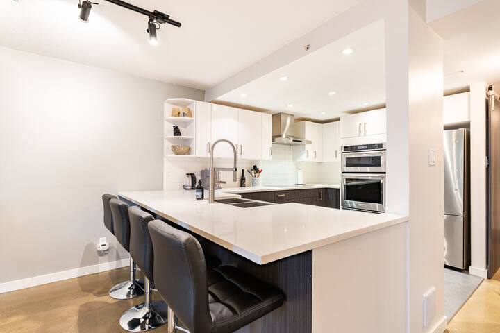 LuxuryRetreat Den LargePatio MountainView Licenced gallery image 4