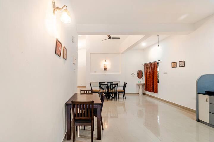 Dining area image 3