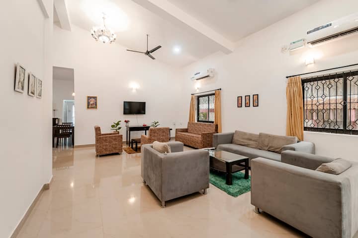Living room image 6