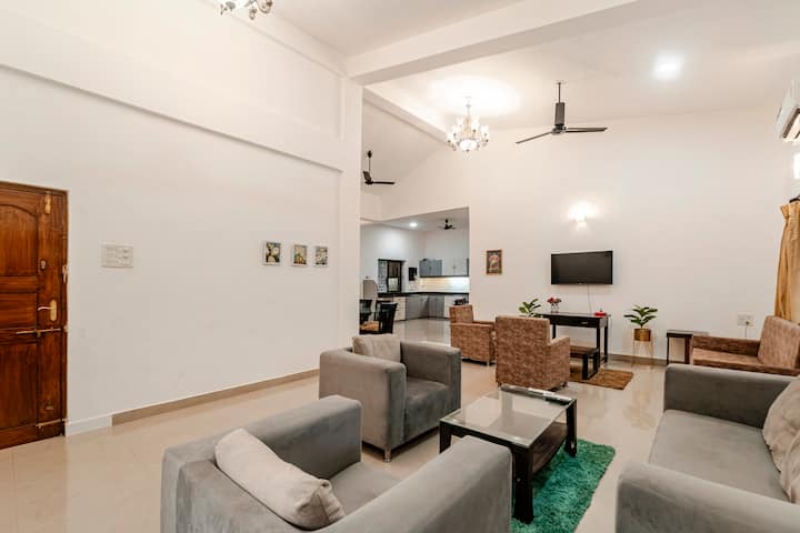 Living room image 4