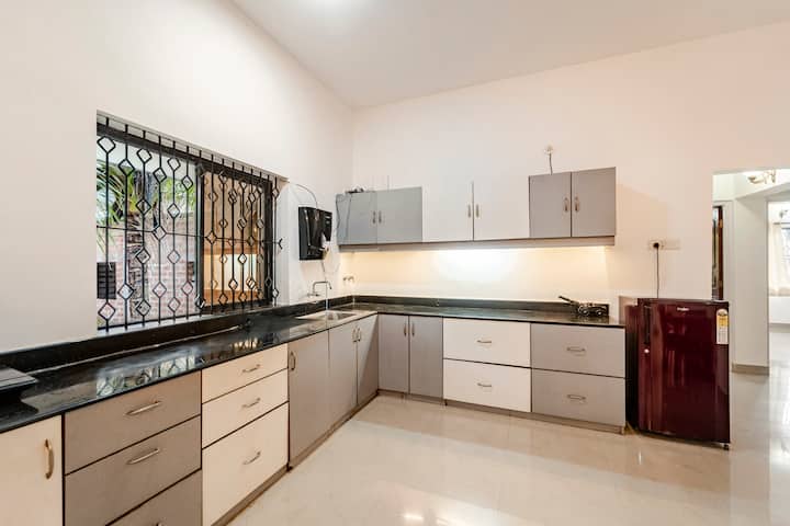 Full kitchen image 2
