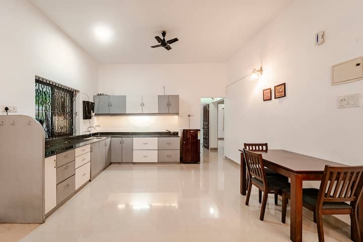 Dining area image 2