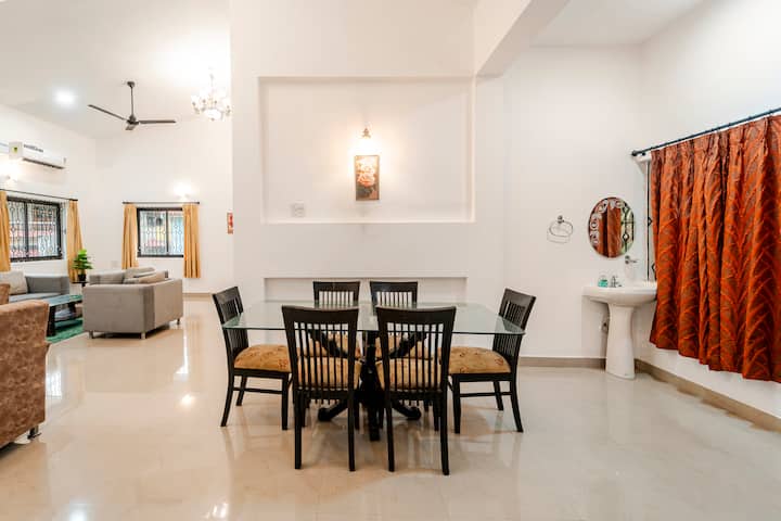 Dining area image 1