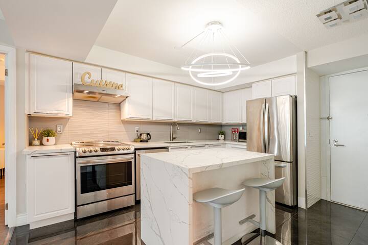 Luxurious Downtown Retreat gallery image 4