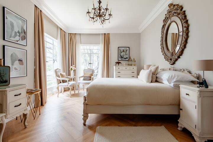 LUX Home in Polanco | Walk to Culture gallery image 3