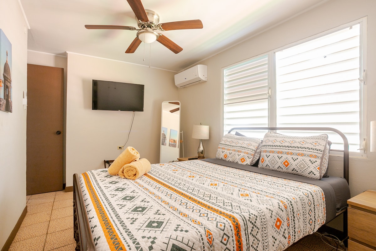 Predstavte si, že sa prebúdzate do jemnej žiary ranného svetla prúdiaceho oknom a pozývate nový deň plný možností. ️ Uvoľnite sa vo svojej obľúbenej prikrývke a vychutnajte si pokoj svojej osobnej svätyne. #CozyVibes