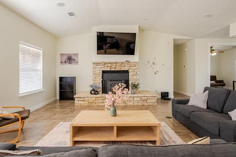Successful Airbnb property: Spacious, Modern - near Kings/Sequoia NP in Squaw Valley