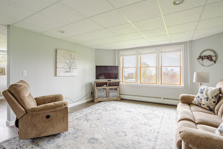 Lovely One-bedroom Apartment - Waterbury Village Historic District, VT