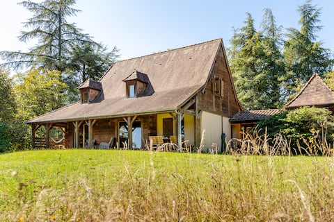 Peaceful & Charming Rustic House w/ Private Pool