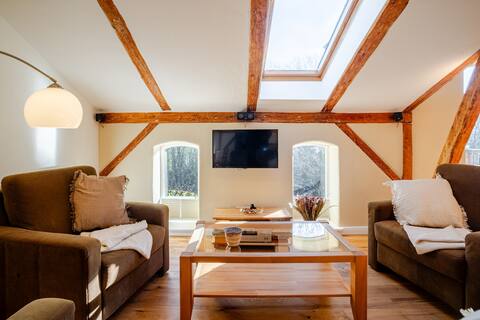 70 m² old apartment renovated, large, solid bed
