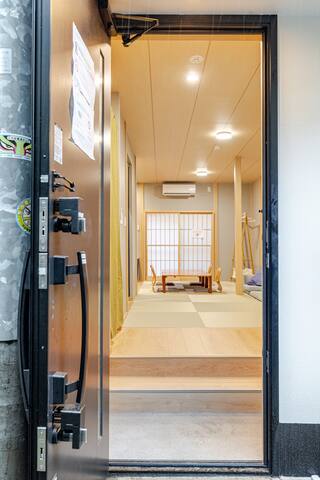 Shinjuku 15min walk, 9 beds, Designer Ryokan gallery image 5