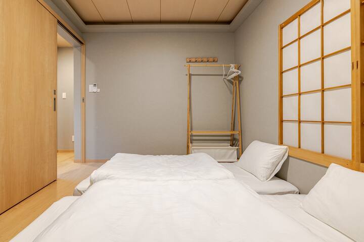 Shinjuku 15min walk, 9 beds, Designer Ryokan gallery image 3