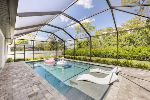 Tropical Oasis: Stunning Pool Home in Bonita