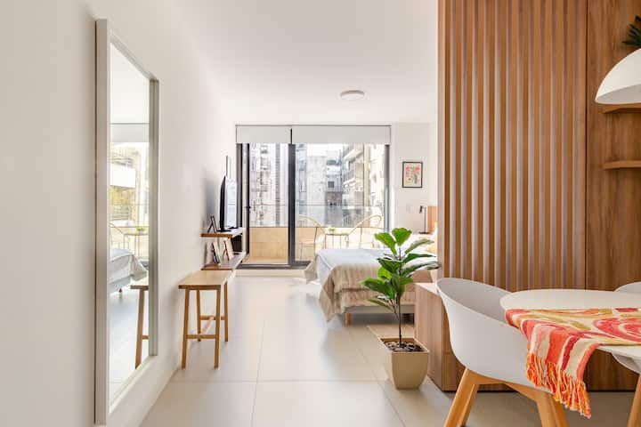 Estudio Con Balcón En Recoleta: Calidez Y Confort - Argentina