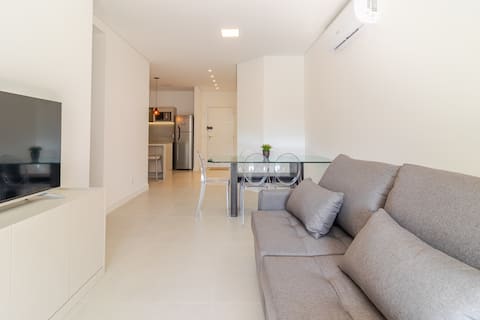 Top Airbnb: Modern and brand-new flat 400m from the beach em Ingleses Norte