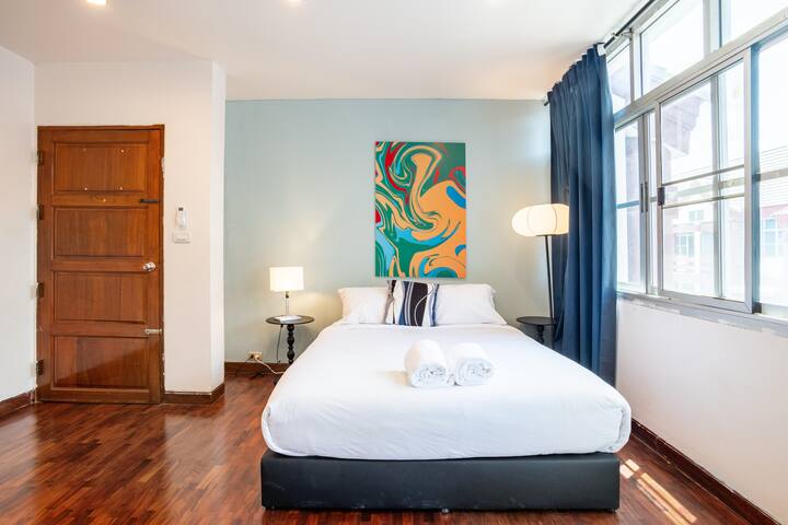 4BR Ensuite | 16 Pax | Walk to MRT Phaholyothin. gallery image 5