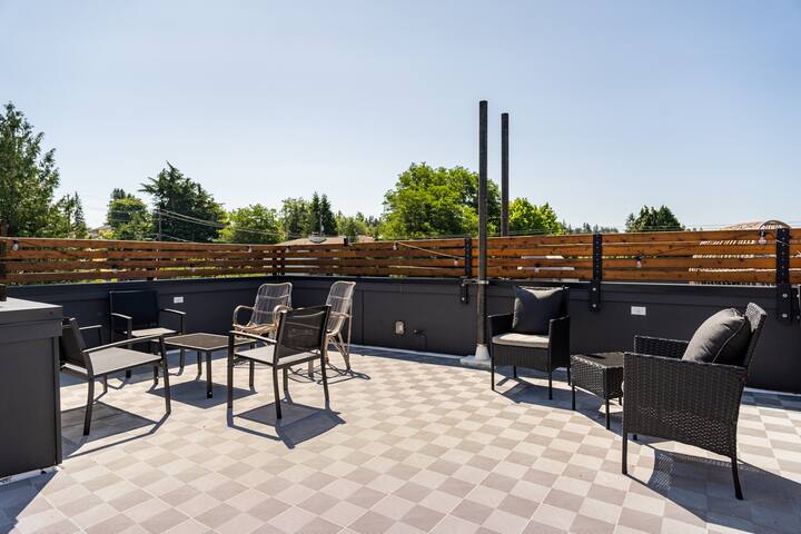 Cozy Luxury | FourSeasons King Bed | 10 Min to DT gallery image 4