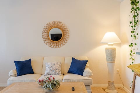 Successful Airbnb property: Cozy place on a unique air plant farm! in Orlando