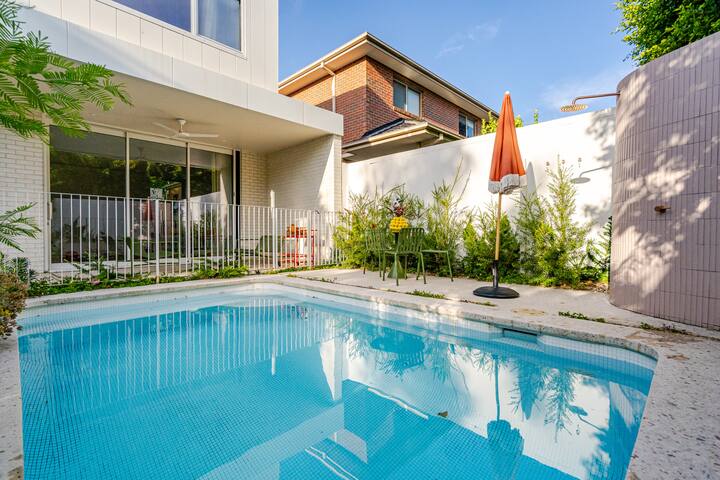 Luxe Designer Family home w Pool and trampoline gallery image 2