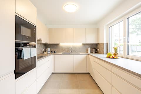 Popular Airbnb listing: Family-friendly & quiet house (1 parking space) in Favoriten