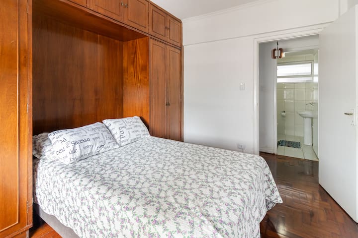 Entire home with 2 bedrooms in Santos - Apartamento de 2 quartos na praia do Gonzaga