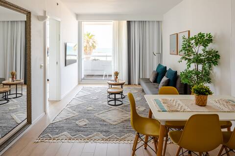Luxury 2 Bedrooms Inside An Hotel - By Vacay
