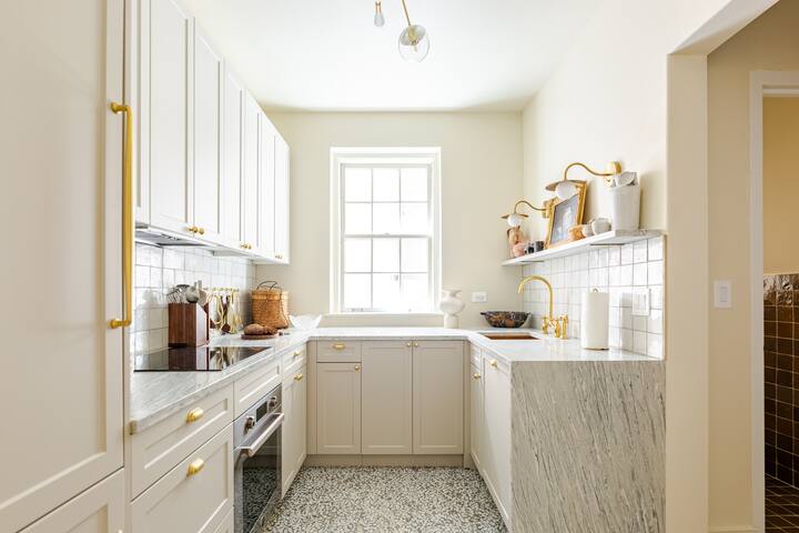 Bliss House • Fifth Ave • Parisian 2-Bed • No2A gallery image 4