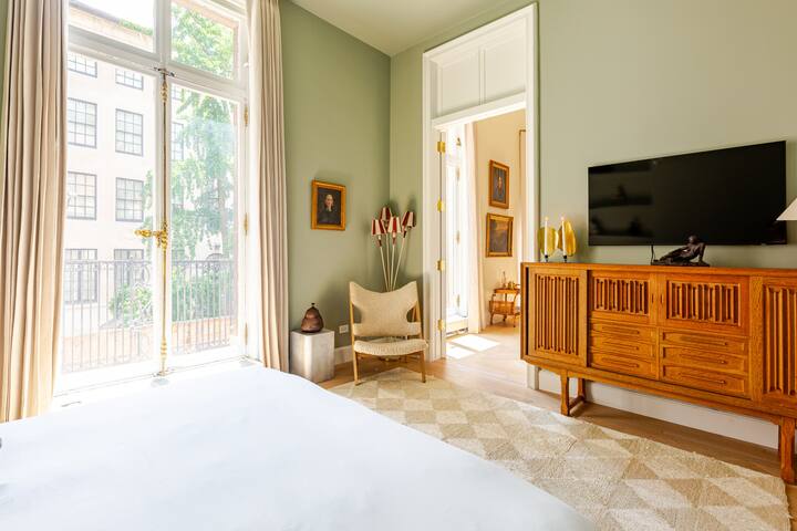 Bliss House • Fifth Ave • Parisian 2-Bed • No2A gallery image 3