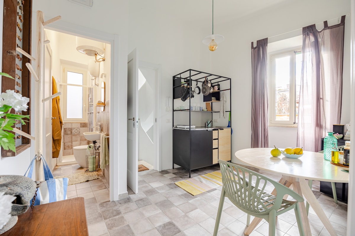 Annonce Airbnb populaire: Tiny Home- Panoramic Terrace near Villa D'Este à Tivoli