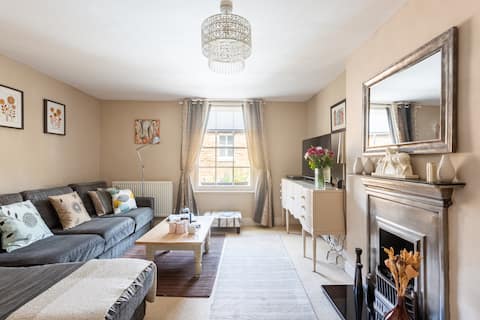 Elegant 3 bed High Street apartment in Uppingham