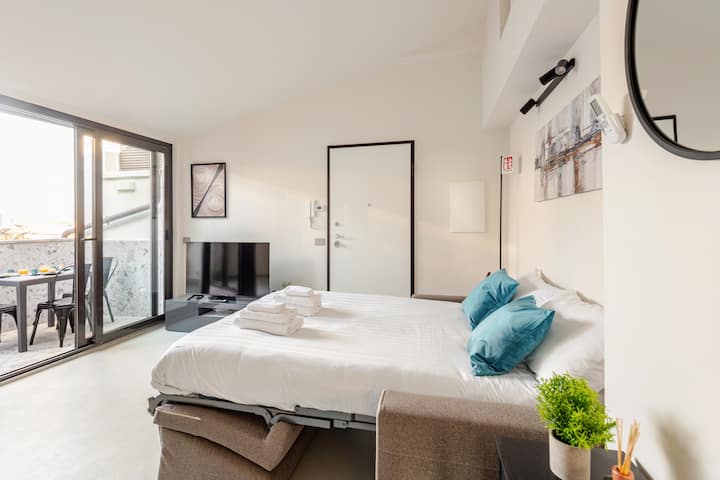 Dnevni boravak (s kaučem na razvlačenje)
Udobno mjesto za opuštanje, čitanje knjige ili dijeljenje ugodnih večeri s onima koje volite.