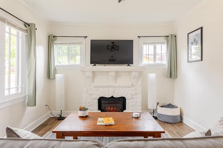 Cali Cottage With Backyard & Firepit - Hollywood Park Casino