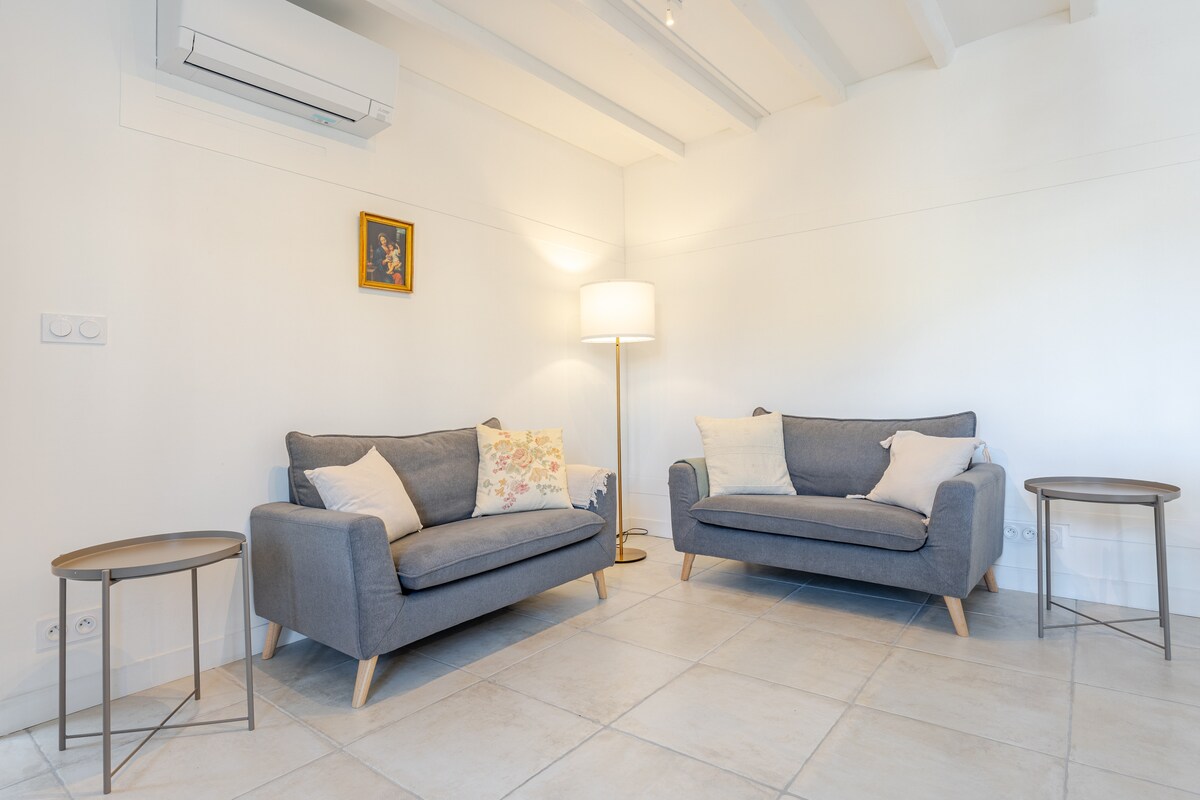 Annonce Airbnb populaire: Grand Duplex 100 m² • Spa • 8 Pers • Parking à Paray Le Monial