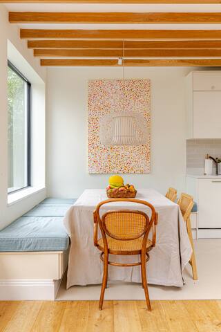 Spacious 4B family home by Richmond riverside gallery image 5