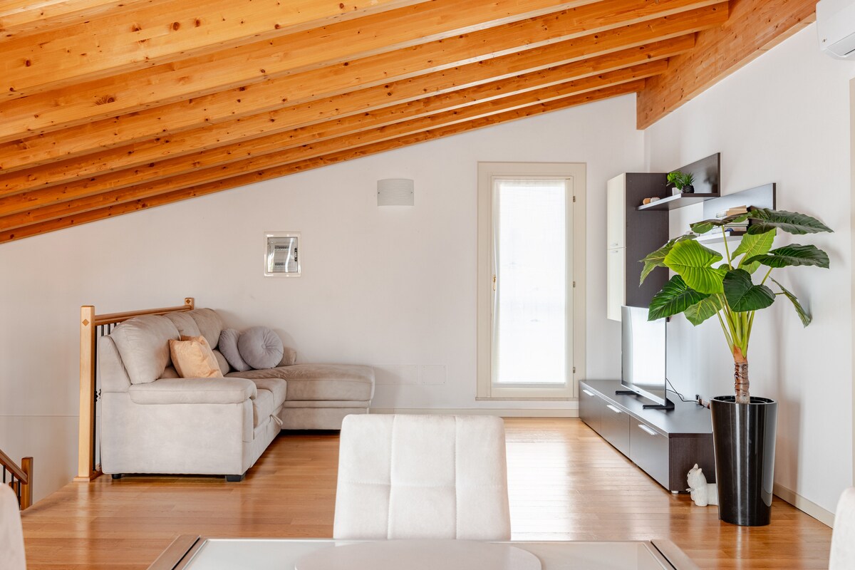 Popular Airbnb listing: Penthouse with terrace on Lake Garda in Desenzano Del Garda