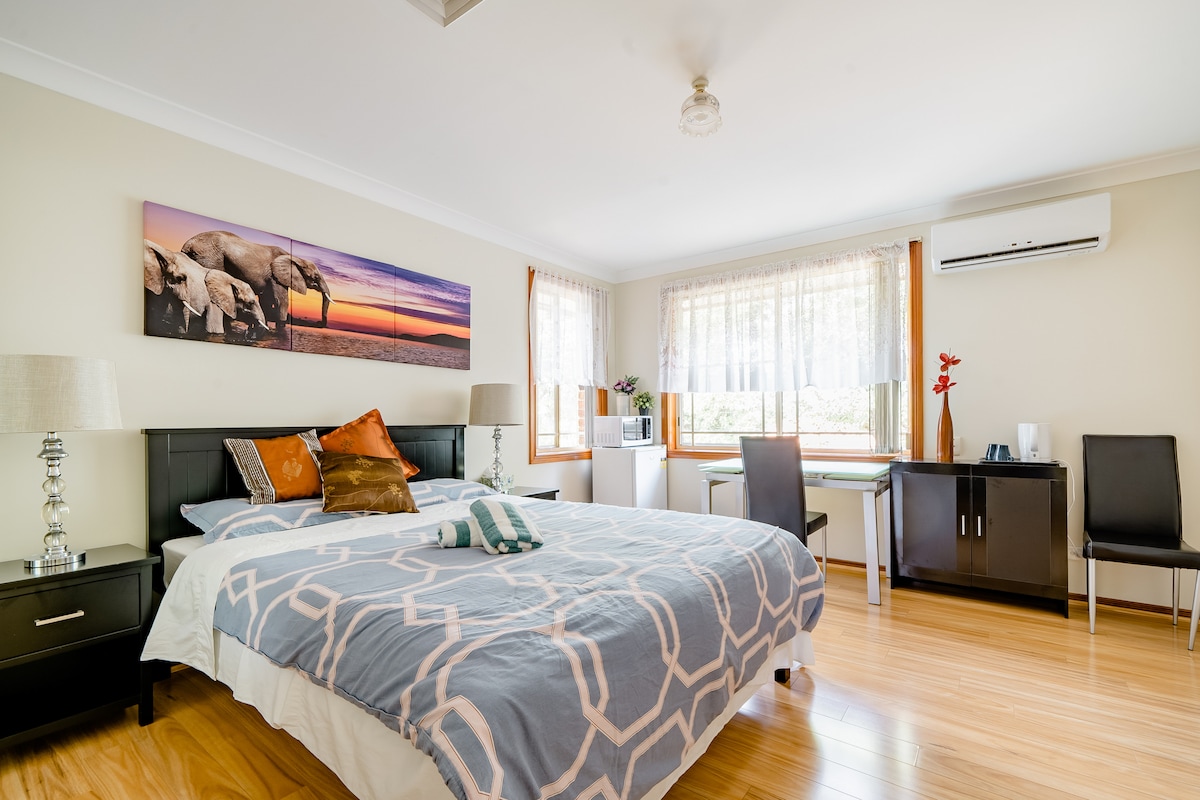 En-suite Rm in Rhodes w/ Air Con close to Olympic