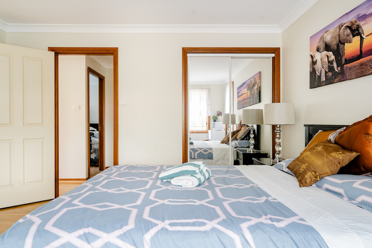 En-suite Rm in Rhodes w/ Air Con close to Olympic