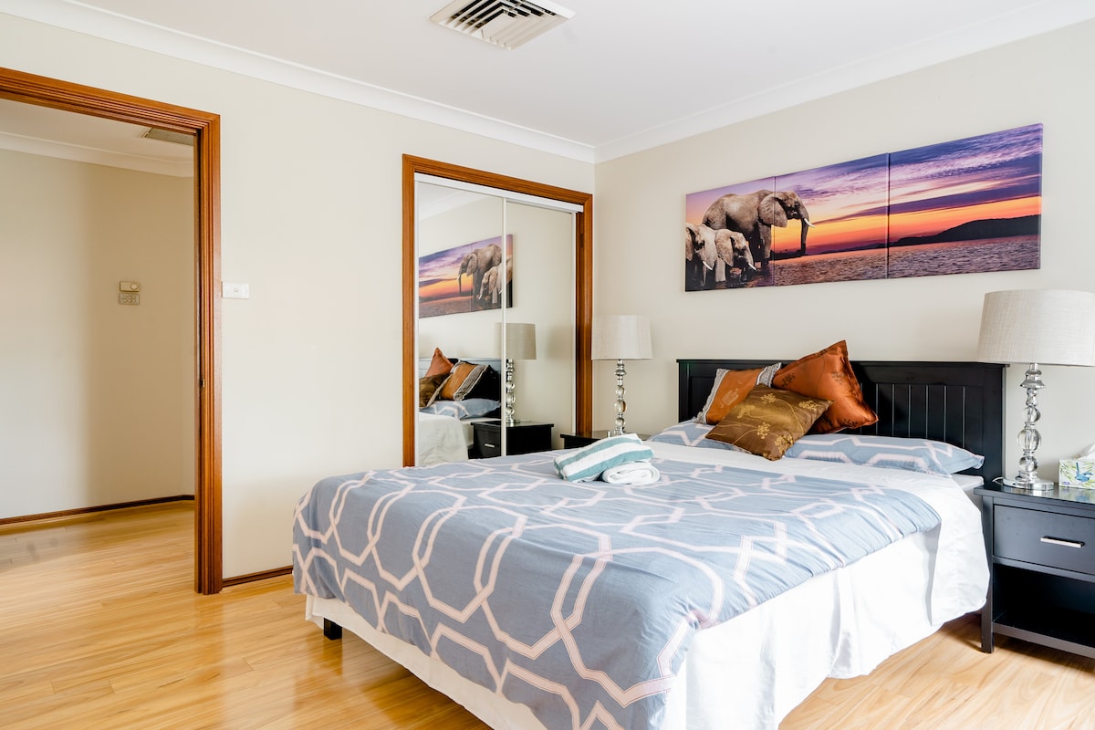 En-suite Rm in Rhodes w/ Air Con close to Olympic