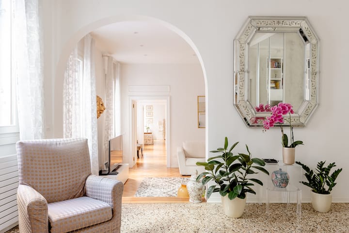 airbnb tours venice