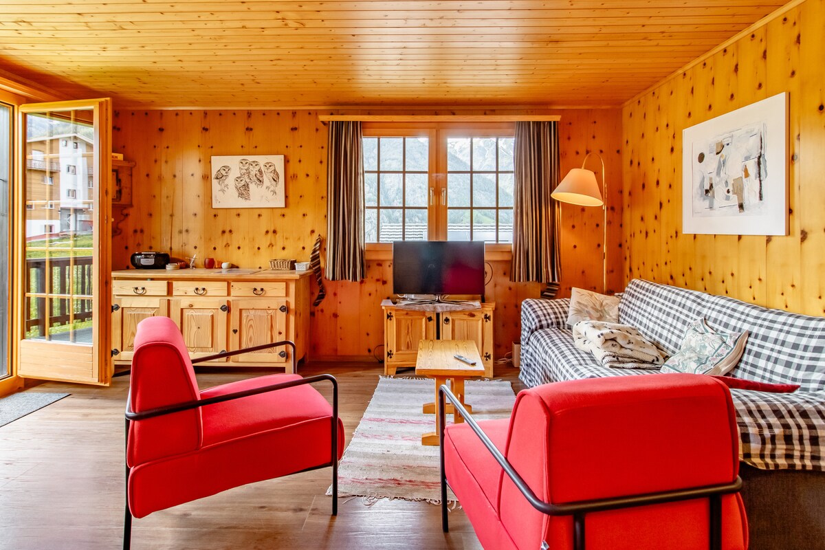 Top performing Airbnb: Typical Swiss mountain chalet in Grächen