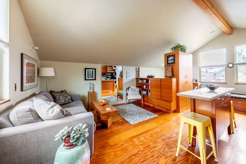 Broadway Park GarageMahal Studio Mini House