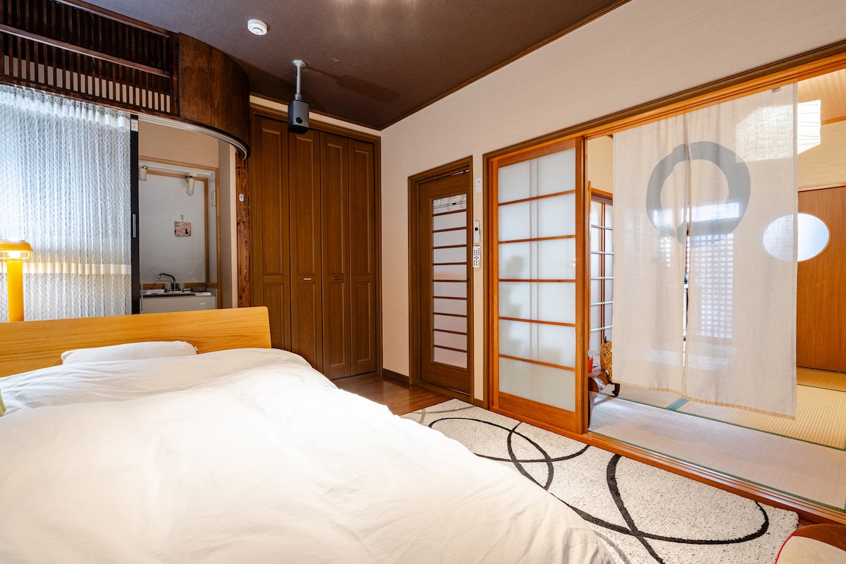 Tokyo Artistic Retreat with Bengal Cat + Schnauzer - Houses for