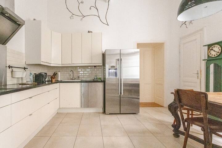 Palais living, awarded by Andrew Martin Design gallery image 5