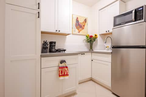 Successful Airbnb property: Cozy private apartment in Oakland / Berkeley