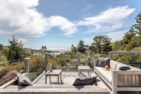 Coastal Cabin, with king bed, big deck, hot tub
