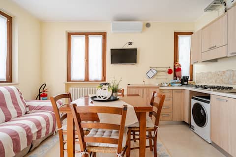 Top performing Airbnb: [Very central] 5-minute walk to the sea + Balcony in San Benedetto Del Tronto