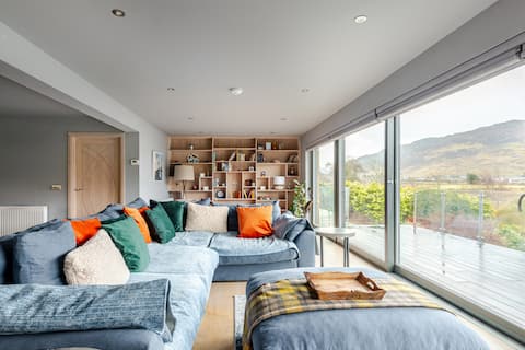 Top performing Airbnb: Affordable Luxury @ The Road To Skye_Castle View in Lochalsh